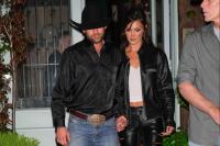 Bella Hadid Rayakan Usia Ke-29 dengan Sang Cowboy Adan Banuelos   