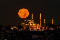 Malam Nisfu Syaban dan Keutamaan di Balik Nama-Nama Mulianya