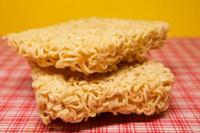 Mie Instan vs Mie Basah: Mana yang Lebih Berisiko?