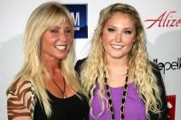 Sang Ibu Pamela Bach Diduga Tewas Bunuh Diri, Putri David Hasselhoff Menangis Histeris