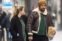 Bikin Pangling, Wajah Tampan Lucas Bravo tak Bisa Dikenali Gara-gara Jenggot Lebatnya