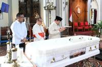 Prabowo Datangi Katedral Melayat Uskup Petrus Turang