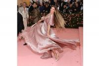 Demi Habiskan Waktu dengan Bayi Ketiganya, Gisele Bundchen Absen Hadiri Met Gala 2025