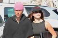 `SWAG` Berisi Curhatan Justin Bieber tentang Pernikahannya dengan Hailey Bieber