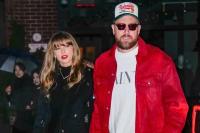 Gara-gara Lagu `Wood` Taylor Swift, Travis Kelce Diledek Sang Kakak