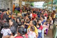 Ratusan Warga Jaktim Antre Paket Beras Murah Dari Mahasiswa ITL Trisakti