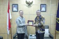 Bertemu Walikota Tangsel, Eddy Soeparno Ajak Pemda Kolaborasi Atasi Masalah Sampah