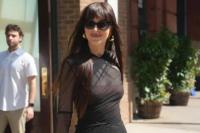 Balas Dendam pada Chris Martin, Ini yang Dilakukan Dakota Johnson di Depan Publik