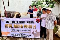 Wujud Sukur Once Mekel Serahkan Hewan Kurban di Momentum Idul Adha