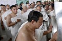 Mengapa Umat Islam Mencium Hajar Aswad?