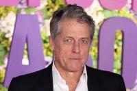 Nonton Wimbledon, Hugh Grant Ketiduran di Belakang Ratu Camilla