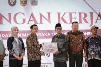 Tingkatkan Produktivitas Pertanian, Kemenko PM Bagikan Alsintan