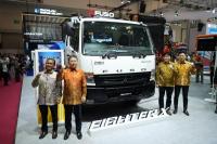 GIIAS 2025, Mitsubishi Fuso Hadirkan Truk Mobile Charging eCanter dan Varian Tractor Head Baru