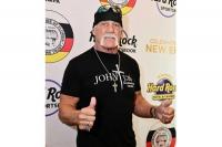Pegulat Profesional Legendaris Hulk Hogan Meninggal Dunia akibat Serangan Jantung