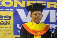 Wajib Ditiru! Doktor Jebolan Ceko Kuliah S-1 Lagi di UT, Akhirnya Diwisuda