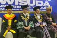 UT Lepas 1.500 Wisudawan, Rektor Tegaskan Komitmen Akses Pendidikan