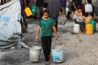 Jaringan Pipa Baru Direncanakan dari Mesir, Warga Gaza Jalan Kaki Cari Air