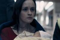 The Handmaid`s Tale S3E1 `Night`: Emily Melarikan Diri Bersama Bayi June