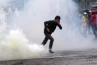 Lakukan Lima Hal Ini Jika Anda Terkena Gas Air Mata