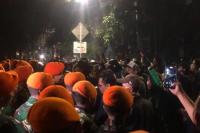 Dikepung Brimob, Massa Aksi di Kwitang Terpecah