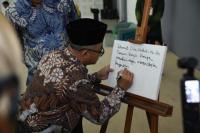 Mendikdasmen Apresiasi Perguruan Tamansiswa Tingkatkan Kualitas Guru