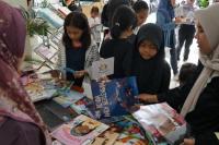 Kemdikdasmen Luncurkan 3.270 Buku Terjemahan Cerita Anak
