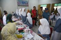 Mendikdasmen Tinjau MBG dan Cek Kesehatan Gratis di Cilacap