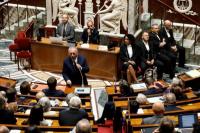 Prancis Terjebak Utang dan Kejatuhan Pemerintahan, Bisnis Terhambat