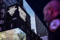 Di Times Square, Penggemar Sepakbola Serukan Federasi Eropa Boikot Israel