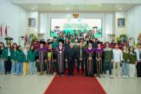 JHL Foundation Beri Bantuan Beasiswa ke Ratusan Mahasiswa Fakultas Pertanian Unsrat