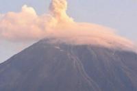 Semeru Erupsi Sabtu Malam, Letusan Setinggi 1.500 Meter