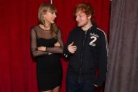 Taylor Swift Akui Dirinya dan Ed Sheeran Suka Tampil Bernyanyi di Pesta Pernikahan