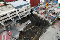 Mengenal Sinkhole, Lubang Misterius yang Bisa Telan Bangunan Seketika