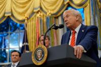 Tunda ke China, Trump: AS Sedang Perang, Saya Lebih Baik di Sini