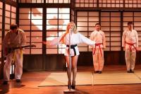 Aksi Karate Sabrina Carpenter di Dojo Dikritik Aktris Jepang Rina Sawayama