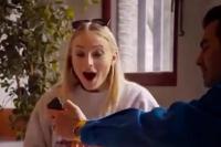 Rahasia Terungkap, Sophie Turner adalah Penggemar Berat Chris Martin