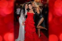 Bergaun Givenchy Haute Couture, Kris Jenner Rayakan Ultah Ke-70 Mewah!