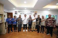 Bertemu Bupati Buru Selatan, Wamentrans Dukung Kawasan Transmigrasi Nelayan