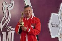 Gempita Raih AMI Awards 2025, Ini Reaksi Gading Marten Sambil Bawa Piala