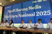 Cara Unik Pejabat Kemdikdasmen "Cosplay" Sehari Jadi Guru di HGN 2025