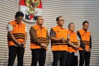 KPK Tahan Bupati Lampung Tengah Ardito Wijaya dkk.