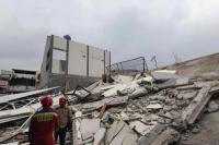 Polisi Selidiki Bangunan Parkir Ambruk di Koja