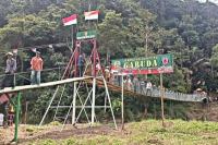 Di Atas Sungai Jembatan Garuda Menyatukan Harapan Warga Pekon Umbar