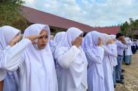 Suasana Haru Warnai Upacara Hari Pertama Sekolah di Aceh Tamiang