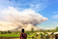 Filipina Naikkan Status Gunung Api Mayon, Warga Diminta Mengungsi
