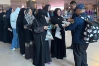 Kemenlu Pulangkan 96 WNI/PMI dari Arab Saudi, Mayoritas Perempuan