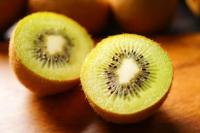 Makan Dua Kiwi Sehari Berpotensi Bikin Kulit Lebih Sehat