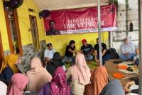 Warga Limusnunggal Curhat ke Adian Soal Bansos dan Lapangan Kerja