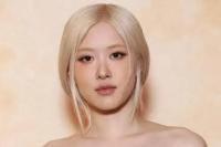 Rose Ungkap Alasan Tunda Tur Dunia Secara Solo