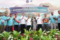 Keselamatan Pelayaran, DJPL Serahkan Ribuan Pas Kecil ke Nelayan NTT